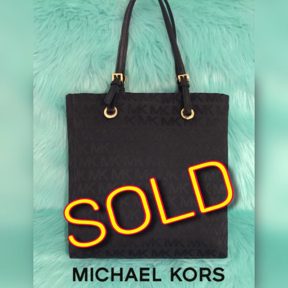 ✨Authentic Michael Kors Signature Black Tote✨